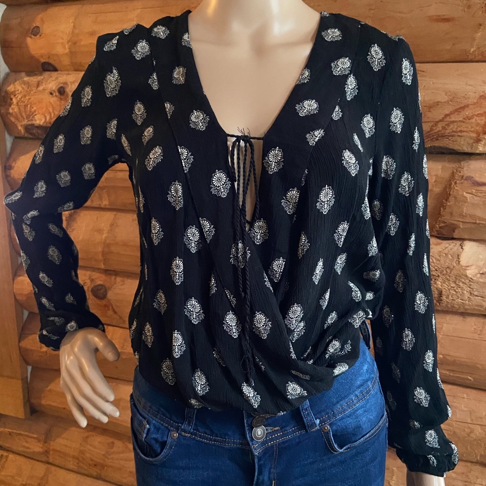 Women’s front tie blouse